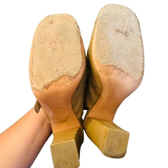 2/$25 - Marc Jacobs Tan Heels - Picture 5 of 11